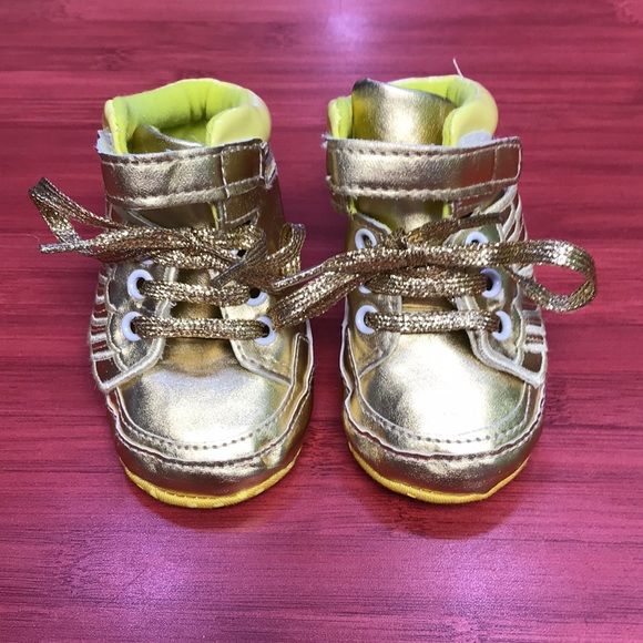 ***Gold Infant Sneakers. - Picture 2 of 4